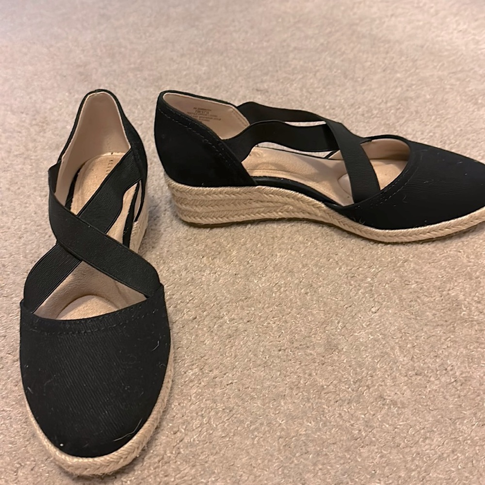 NWT Kelly and Katie black Darmuth closed-toe Espadrilles women's size 7M